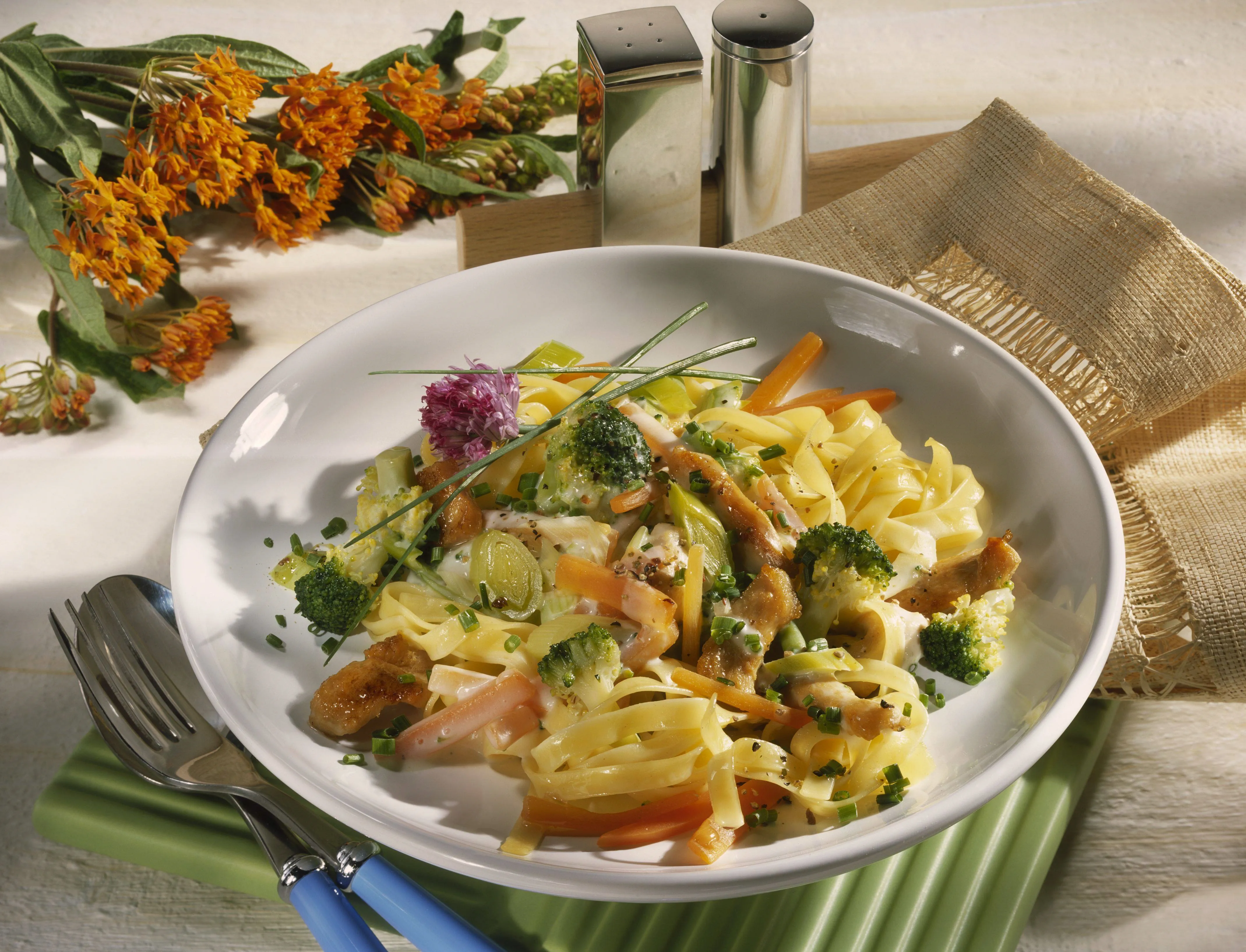 recipe image Hähnchen-Gemüse-Nudeln